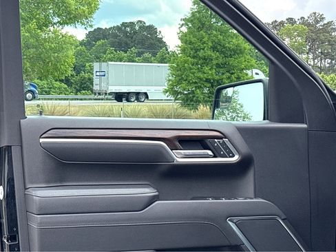 Used 2025 GMC Sierra 1500 SLT RWD image 8