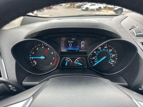 Used 2016 Ford Escape Titanium image 2