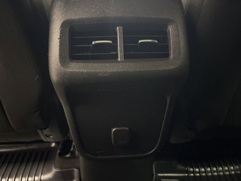 Used 2018 Chevrolet Equinox LT image 35