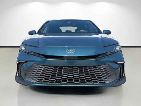 Used 2025 Toyota Camry SE FWD image 8