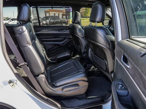 Used 2024 Jeep Grand Cherokee L Limited w/ Luxury Tech Group II image 21