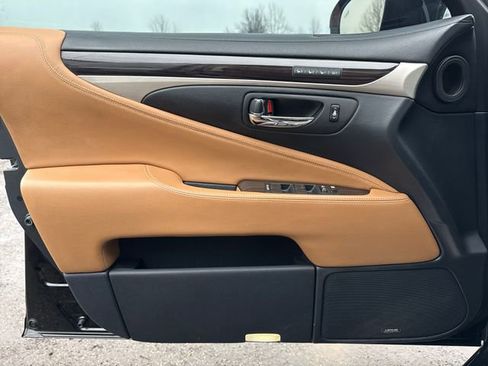 Used 2013 Lexus LS 460 AWD w/ Comfort Pkg image 21