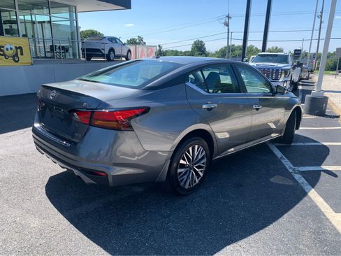 Used 2023 Nissan Altima 2.5 SV w/ SV Premium Package AWD/4WD image 7