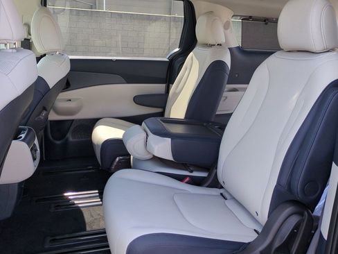 New 2026 Kia Carnival SX image 22