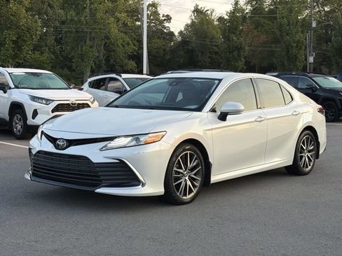 Used 2021 Toyota Camry XLE FWD image 7