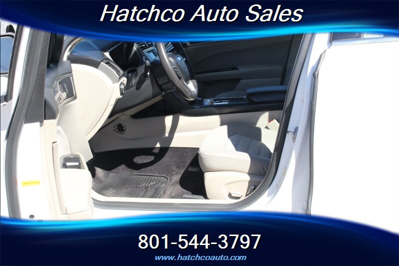 Used 2017 Ford Fusion SE FWD image 11