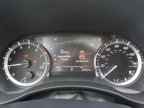 Used 2023 Toyota Highlander XLE AWD/4WD image 5