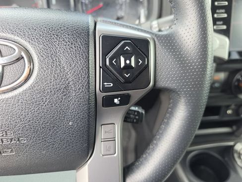 Used 2022 Toyota 4Runner SR5 AWD/4WD image 37