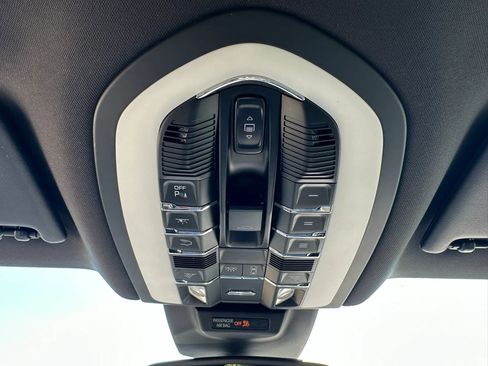 Used 2017 Porsche Macan AWD/4WD image 28