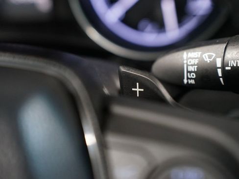 Used 2018 Toyota Camry SE w/ Convenience Package FWD image 15