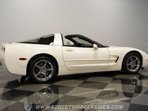 Used 2001 Chevrolet Corvette Coupe w/ Preferred Equipment Group2 RWD image 14