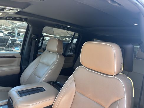 Certified 2021 Chevrolet Suburban Premier w/ Premium Package AWD/4WD image 14