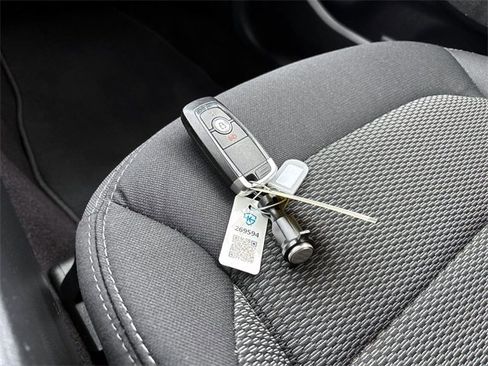 Used 2019 Ford Explorer XLT image 24