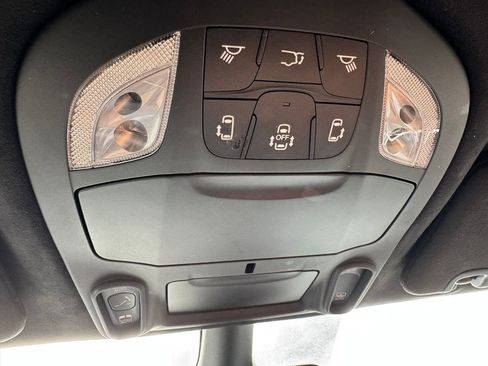 Used 2024 Chrysler Pacifica Pinnacle FWD image 29