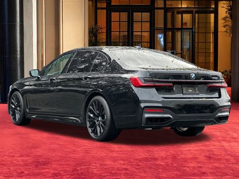 Used 2022 BMW 740i w/ M Sport Package image 4