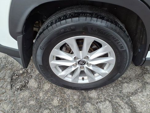 Certified 2022 Toyota Corolla Cross LE image 7