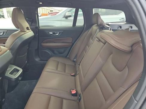 Used 2025 Volvo V60 B5 Cross Country Plus AWD/4WD image 6