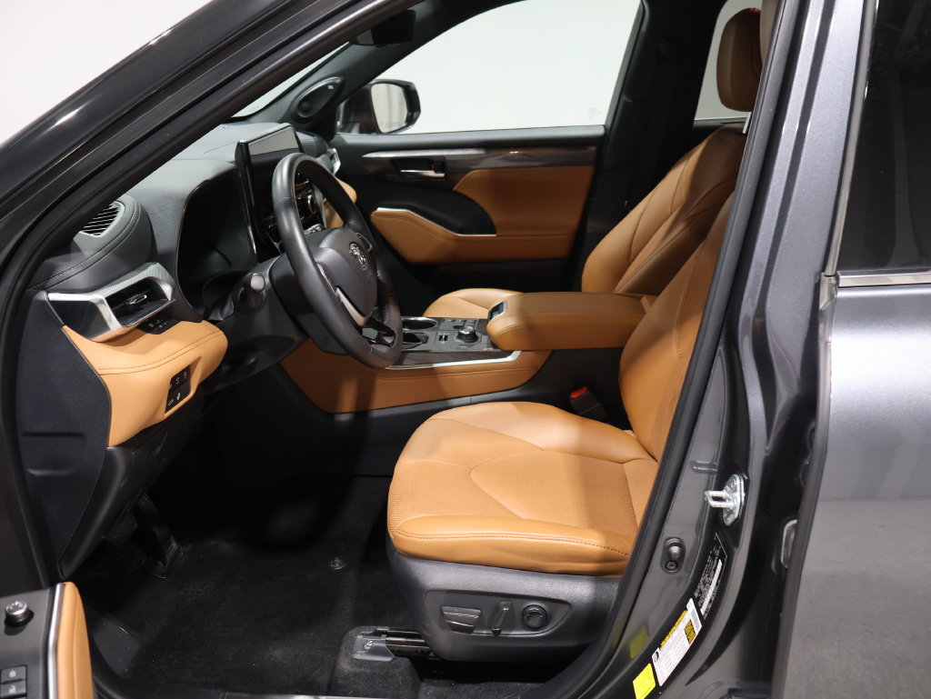 Used 2024 Toyota Highlander Platinum AWD/4WD image 9