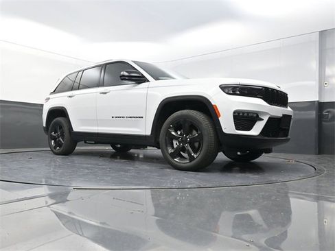 New 2025 Jeep Grand Cherokee Limited image 17