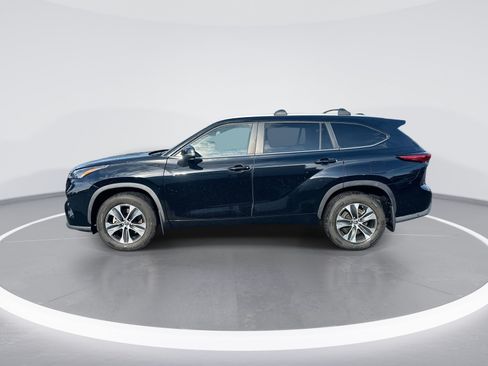 Used 2023 Toyota Highlander XLE AWD/4WD image 6