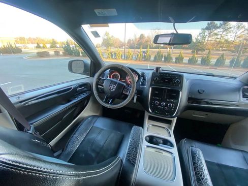 Used 2017 Dodge Grand Caravan SXT image 15
