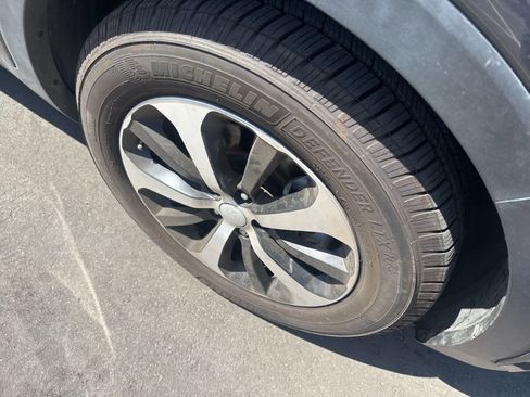 Used 2018 Kia Sorento EX w/ EX Advanced Touring Package image 12