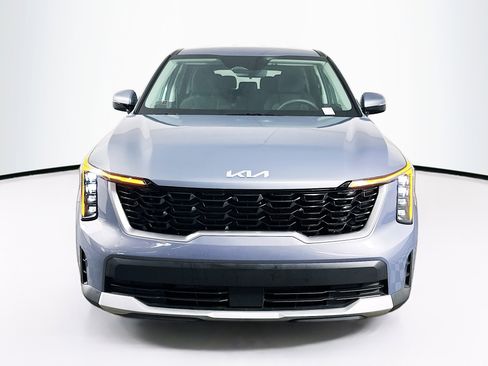 Used 2025 Kia Sorento LX image 2