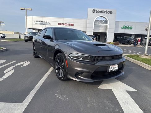 Used 2022 Dodge Charger R/T w/ Plus Group image 2