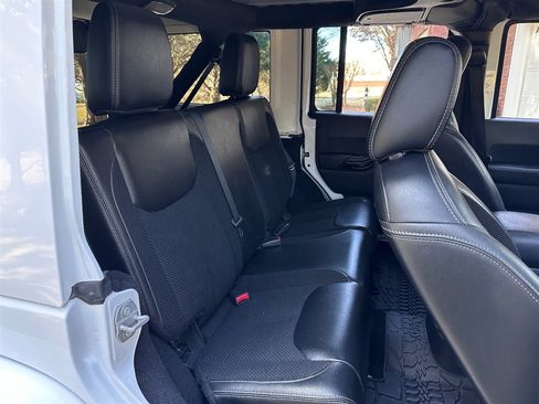 Used 2017 Jeep Wrangler Unlimited Sahara image 47