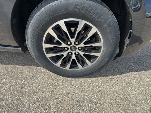 Used 2025 Ford Expedition Max Platinum AWD/4WD image 9