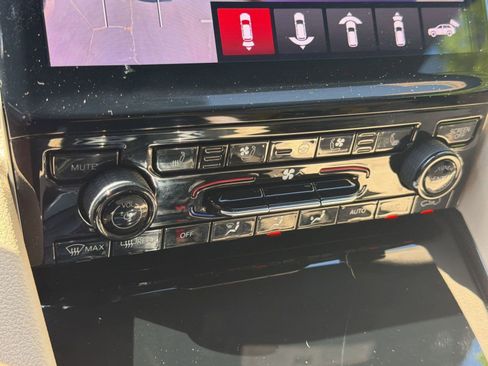 Used 2024 Jeep Grand Cherokee L Limited w/ Luxury Tech Group II image 19