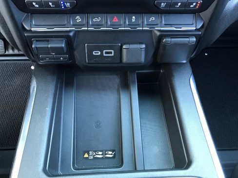 Certified 2022 GMC Sierra 1500 AT4 w/ AT4 Preferred Package AWD/4WD image 40