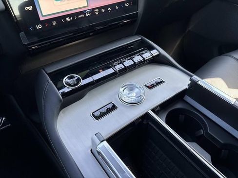 New 2025 Lincoln Navigator Reserve w/ Jet Appearance Package AWD/4WD image 29