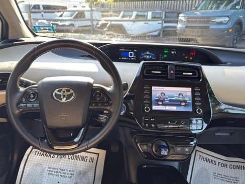 Used 2020 Toyota Prius XLE AWD/4WD image 24