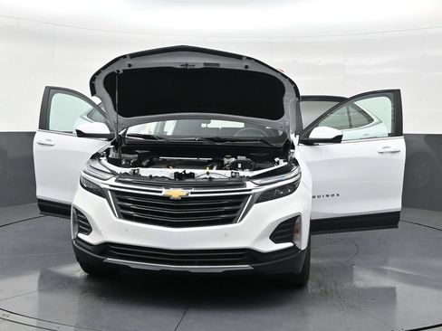 Used 2021 Chevrolet Equinox LT FWD image 30