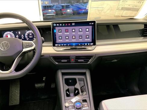 New 2026 Volkswagen Tiguan SE image 8