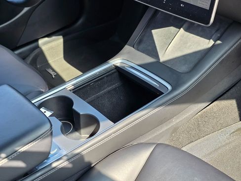 Used 2021 Tesla Model 3 Standard Range image 21