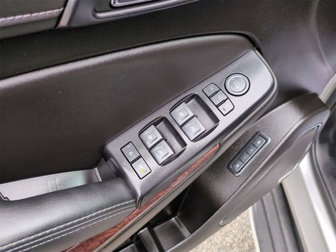 Certified 2020 GMC Yukon XL SLT image 23