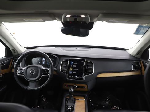 Used 2022 Volvo XC90 T6 Momentum w/ Advanced Package image 14