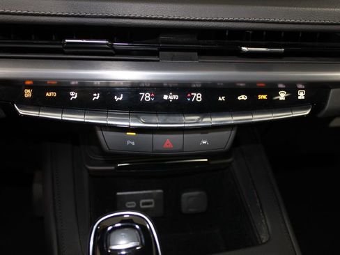 Used 2024 Cadillac XT4 Premium Luxury image 46