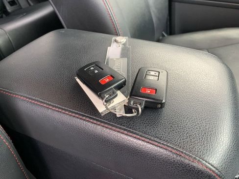 Used 2021 Toyota 4Runner Venture w/ Moonroof Package image 33