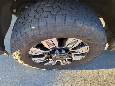 Used 2024 GMC Sierra 2500 Denali w/ Denali Reserve Package image 2