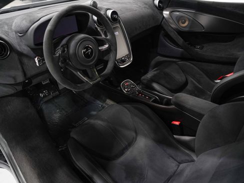 Used 2019 McLaren 600LT RWD image 2