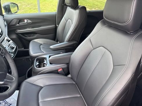 New 2026 Chrysler Pacifica Select AWD/4WD image 15