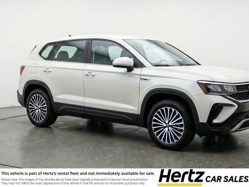 Used 2025 Volkswagen Taos SE image 1