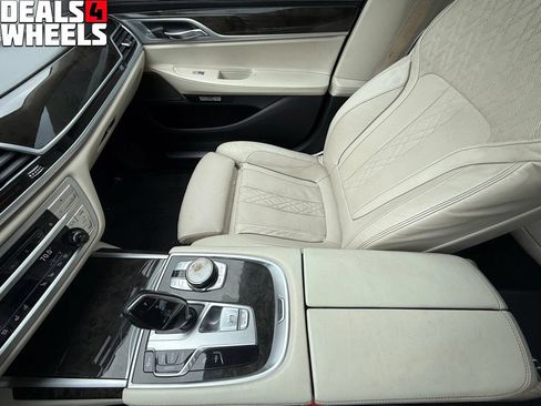 Used 2018 BMW 740i RWD image 26