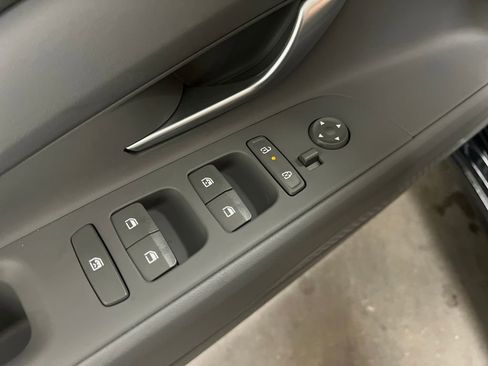 Used 2025 Hyundai Elantra SEL image 13