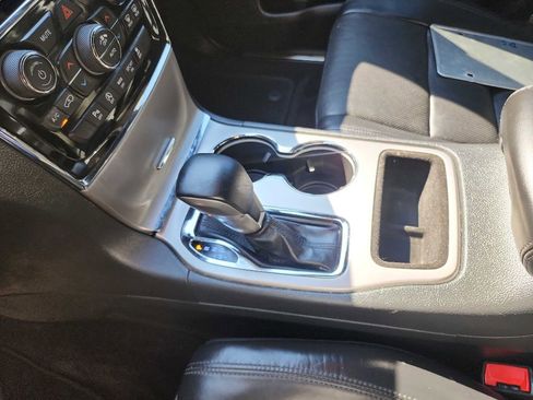 Used 2019 Jeep Grand Cherokee Limited w/ Luxury Group II image 25