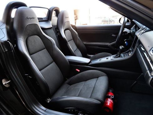 Used 2021 Porsche 718 Boxster Spyder RWD image 25