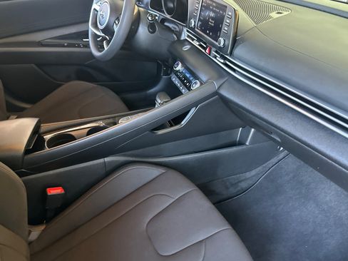 Certified 2023 Hyundai Elantra Blue FWD image 15